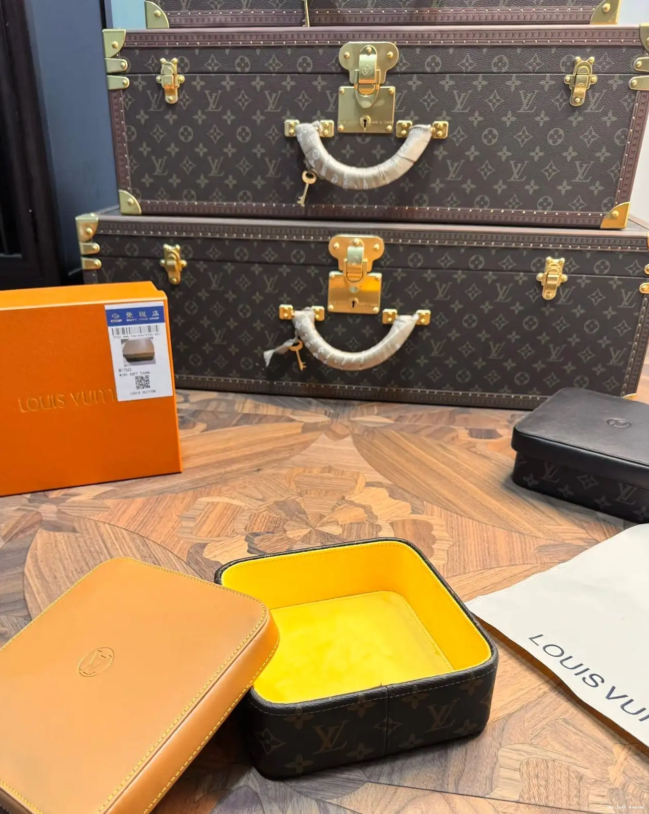YELLOW SQUARE JEWELRY LV BOX CUSTOM 0608